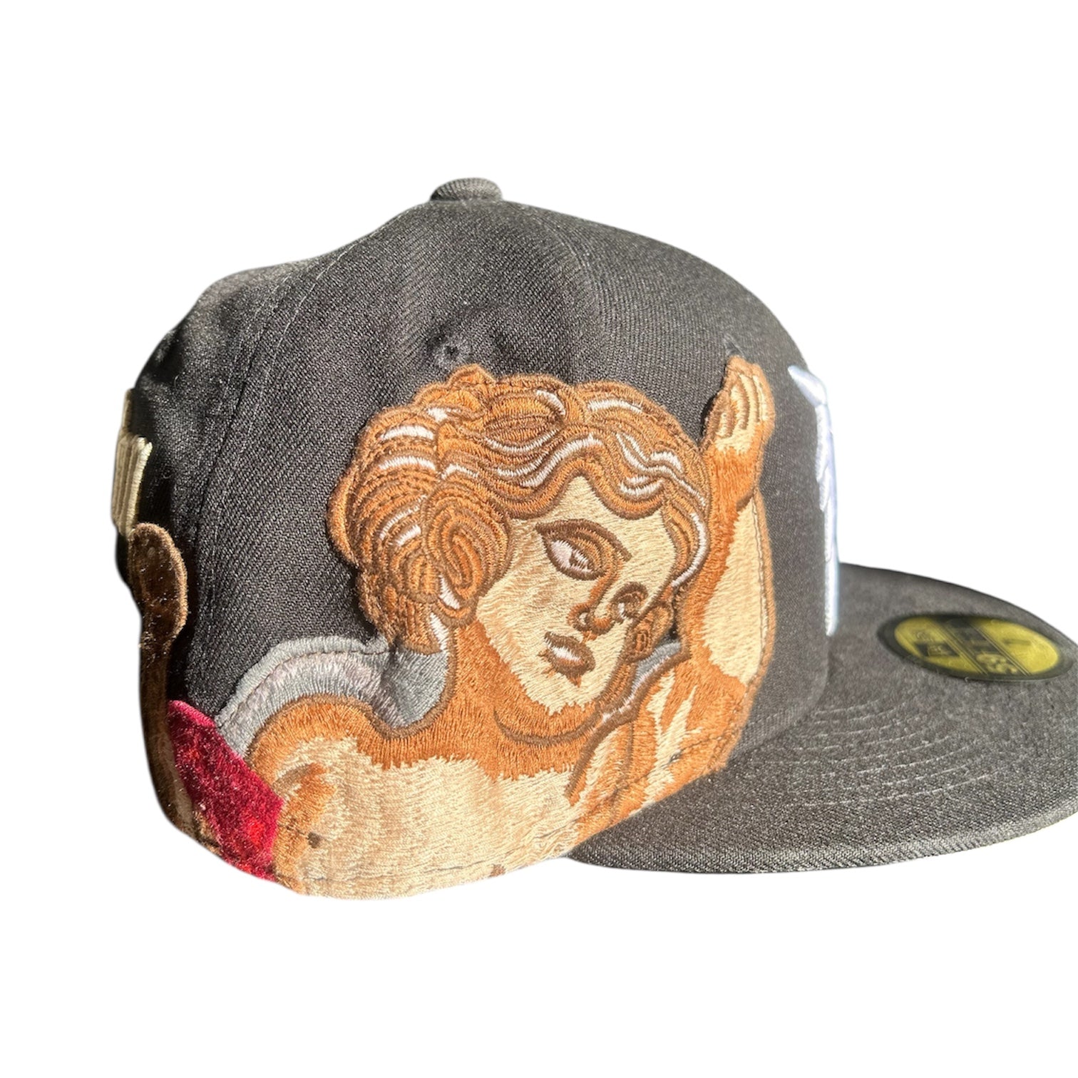 כובע מלאכים שחור